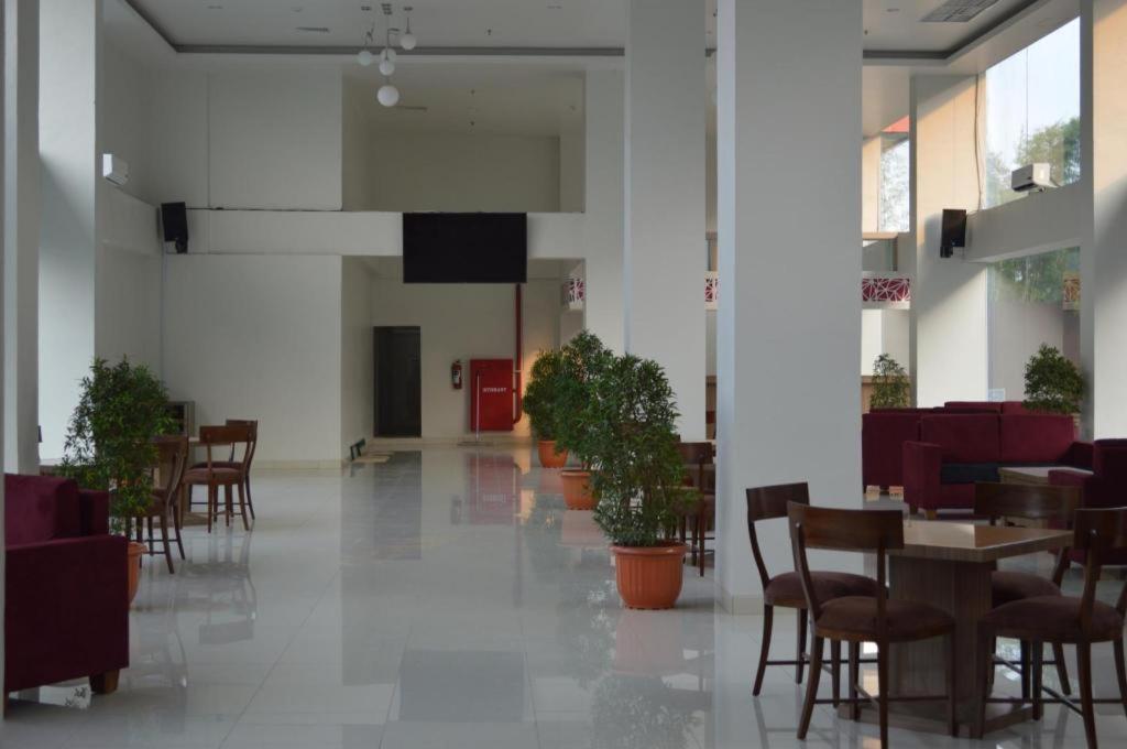 Win Grand Hotel Bekasi Exterior photo
